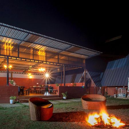 Stayvista At Golden Triangle Kabini With Bonfire, River View & Comp Beakfast Hampapura Екстер'єр фото